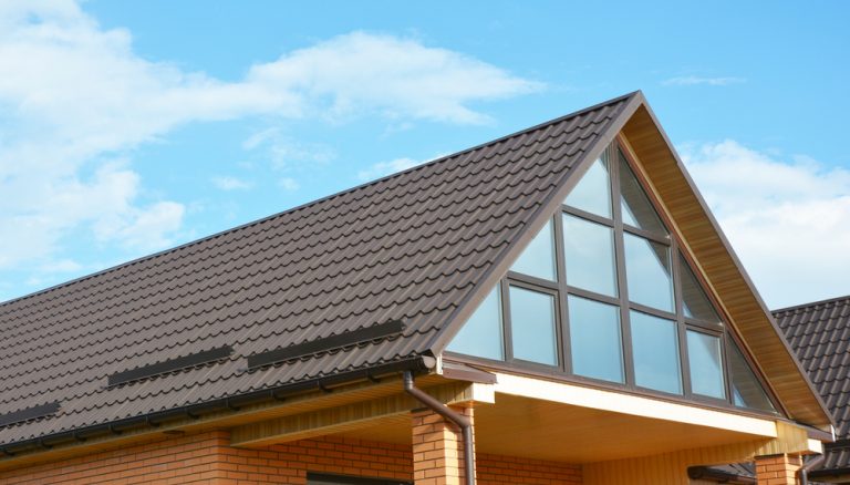 Jak dbać o dachówki i dach